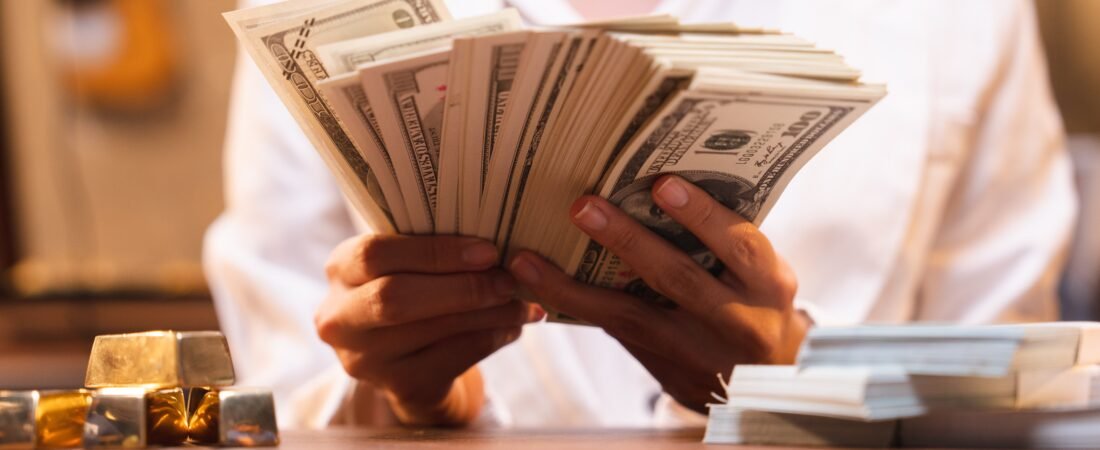 Millionaire Mindset Secrets: Rewire Your Thinking for Abundant Wealth!